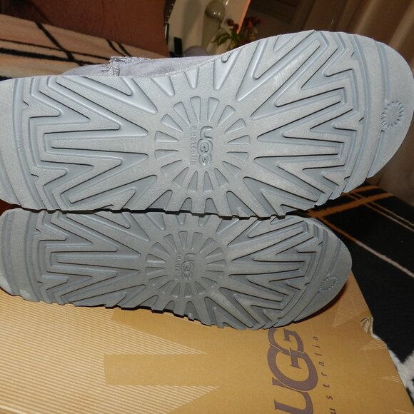 UGG Women's Size 7 Classic Tall 5815 Grey Shearling Suede Boots - Picture 6 of 9